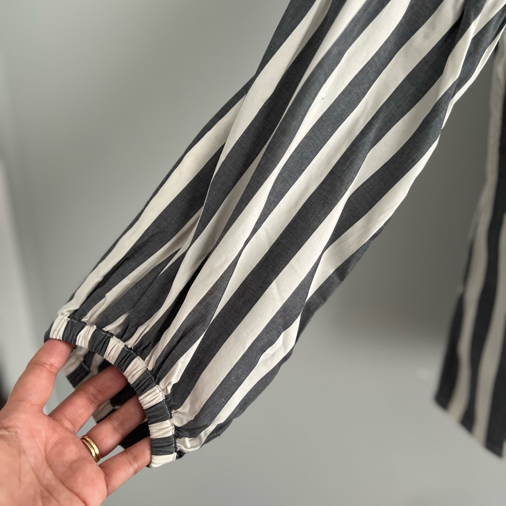 BANANA REPUBLIC Puff Sleeve Striped Blouse | Gray & White | Size Small - Picture 7 of 9